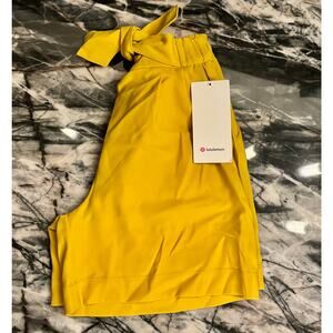 Lululemon women’s noir shorts 5.5